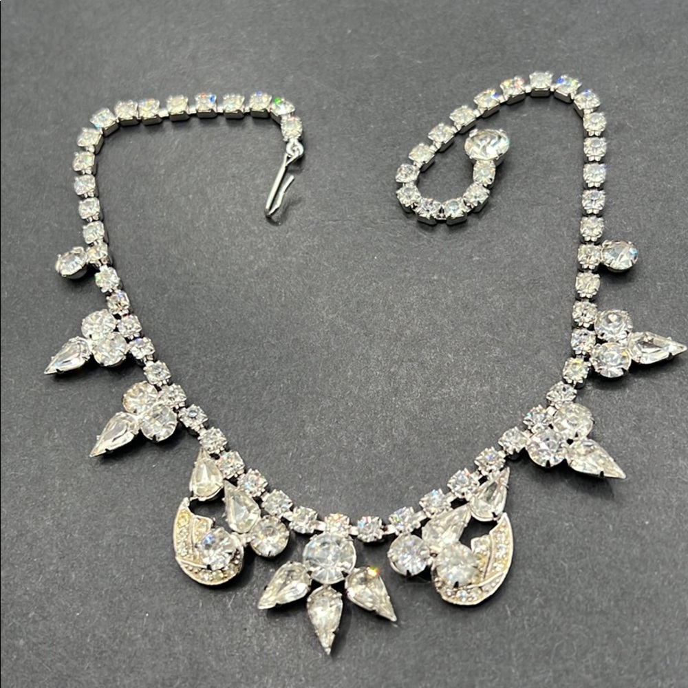 Vintage Weiss elegant rhinestone necklace